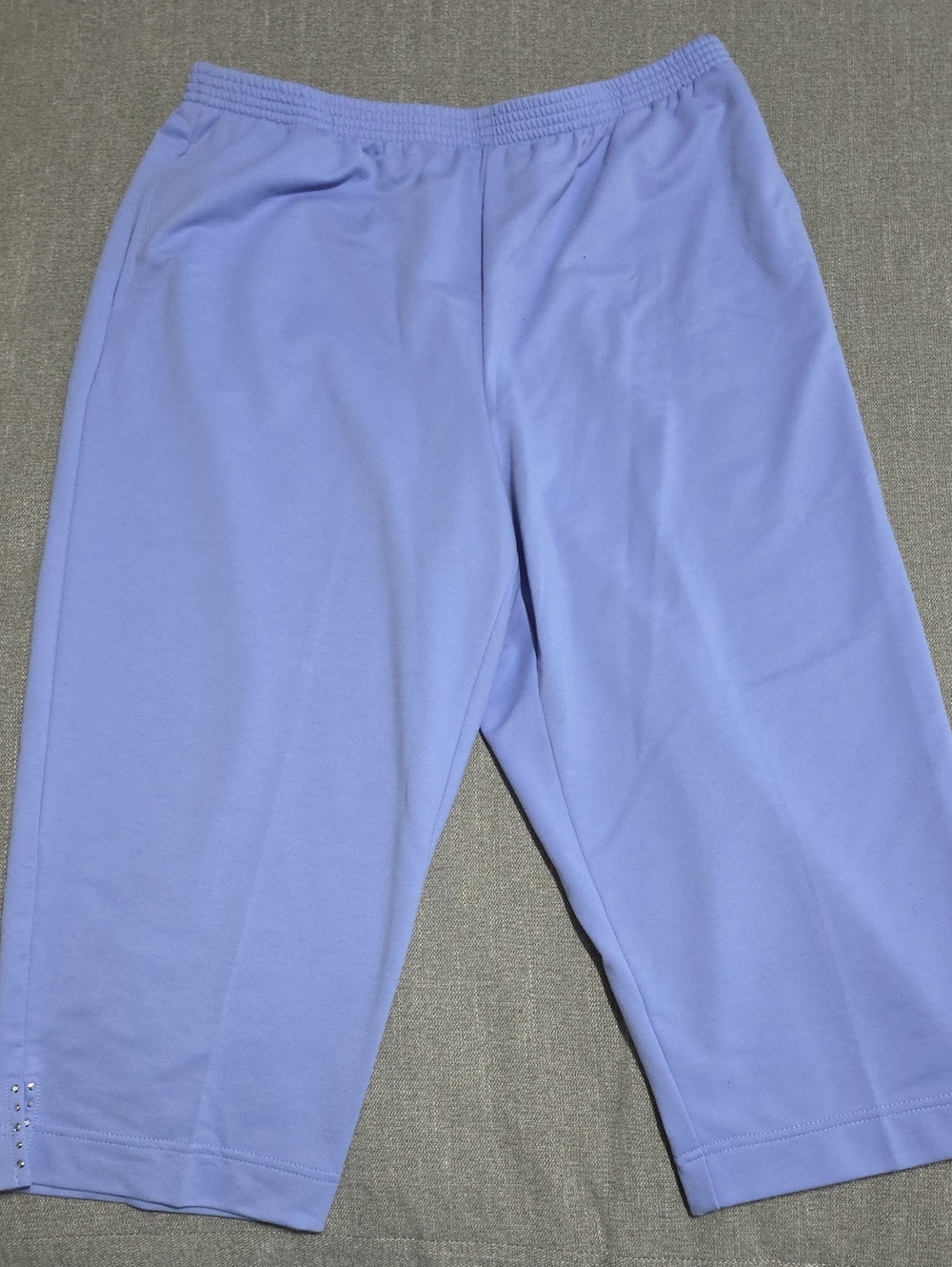 Alfred Dunner Cropped Lavender Pants M Rhinestone Detail